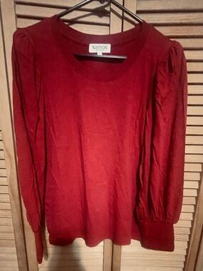 Nordstrom Long sleeve cotton top with darting at shoulders